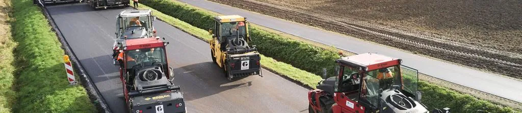 Bagger auf Straße
