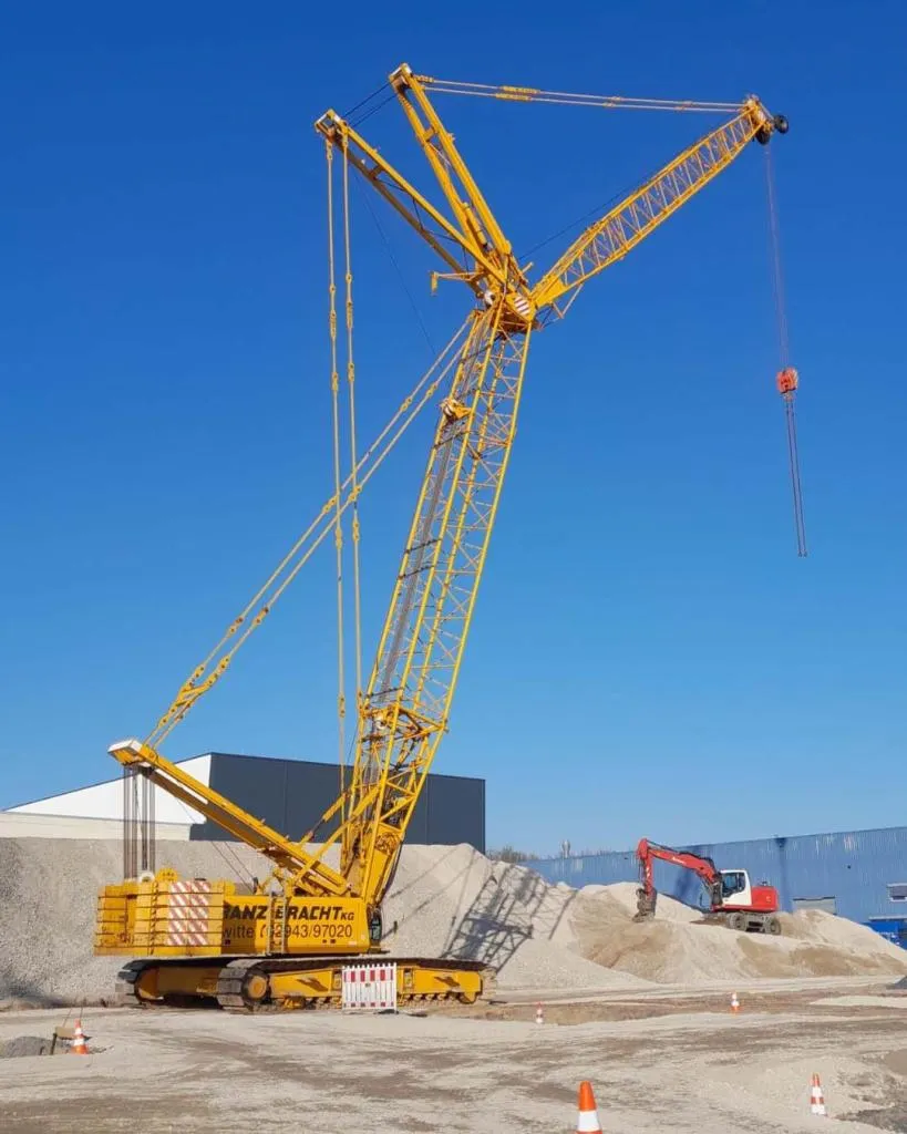 Gittermast-Raupenkran 