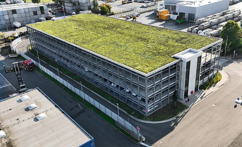 Parkhaus mit Begrünung 01