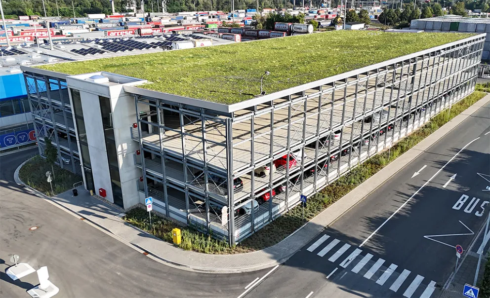 Parkhaus mit Begrünung 03